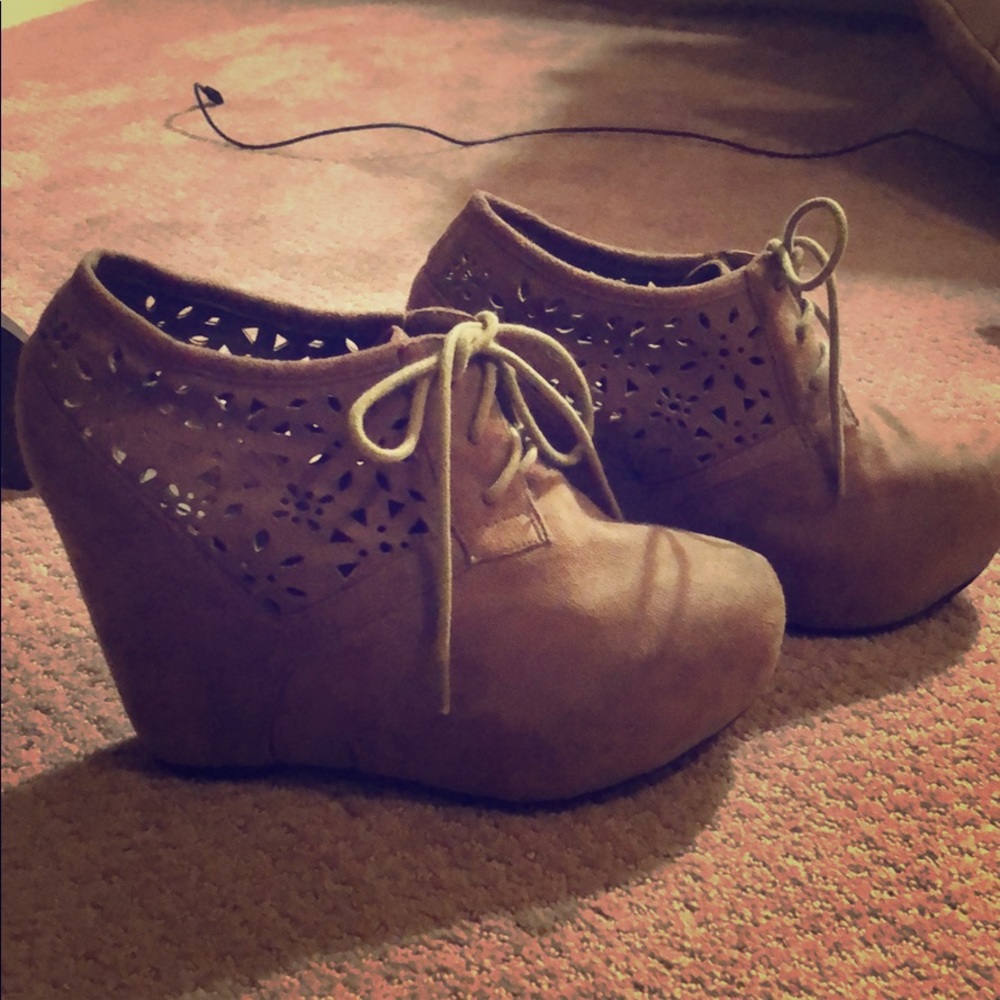 Tan suede booties!